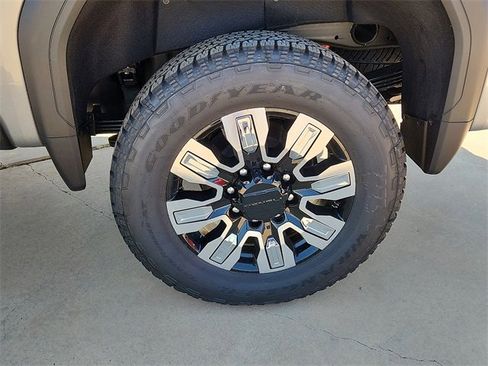 New 2025 GMC Sierra 2500 Denali w/ Denali Reserve Package image 7