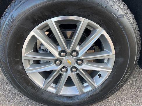 Used 2023 Chevrolet Traverse LT image 10