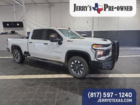Used 2024 Chevrolet Silverado 2500 Custom w/ Custom Value Package AWD/4WD image 2