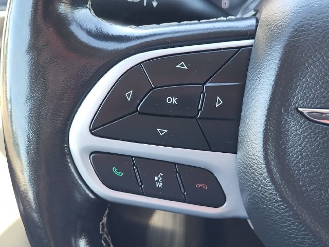 Used 2021 Chrysler Pacifica Touring-L FWD image 14