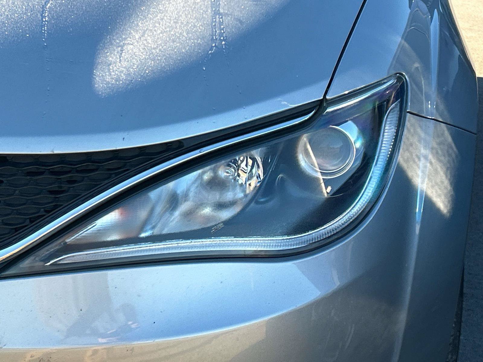 Used 2017 Chrysler Pacifica Touring-L Plus FWD image 7