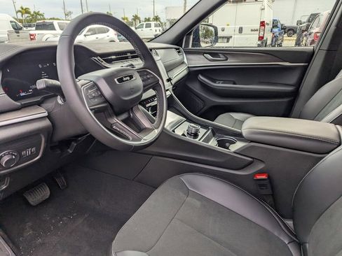 New 2026 Jeep Grand Cherokee Altitude image 13