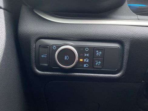 Used 2022 Ford Explorer XLT w/ Equipment Group 202A image 22