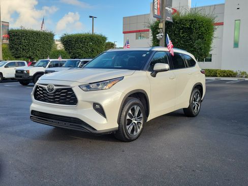 Used 2020 Toyota Highlander XLE FWD image 6