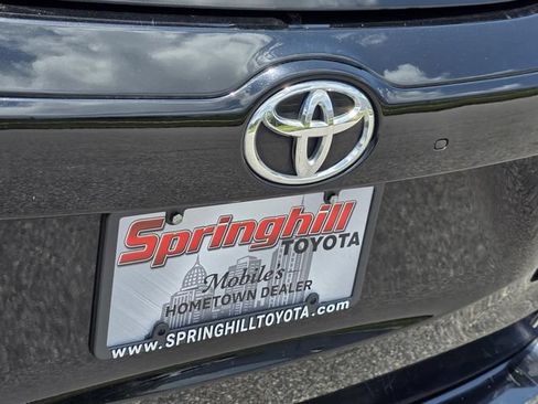 Used 2018 Toyota Highlander Plus FWD image 29