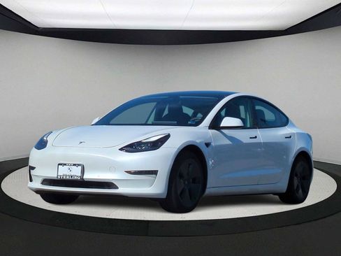 Used 2021 Tesla Model 3 Standard Range Plus image 4