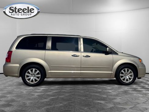 Used 2015 Chrysler Town & Country LX image 6