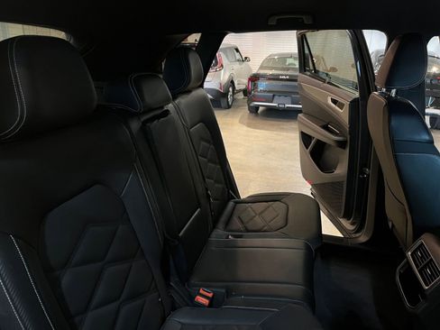 Used 2025 Volkswagen Atlas Cross Sport SE image 38