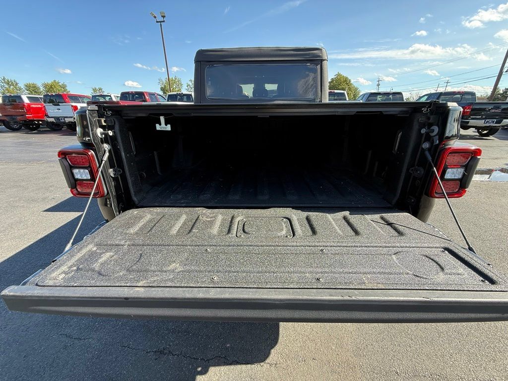 Used 2021 Jeep Gladiator Rubicon AWD/4WD image 15