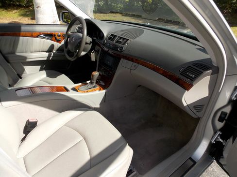 Used 2005 Mercedes-Benz E 500 4dr Sdn 5.0L 4MATIC image 16