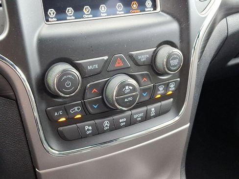 Used 2019 Jeep Grand Cherokee Laredo image 15