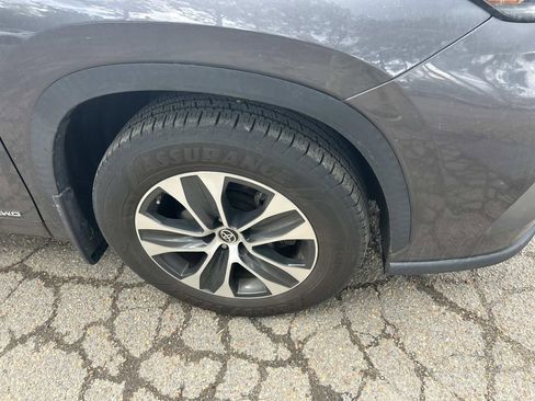 Used 2021 Toyota Highlander XLE image 11