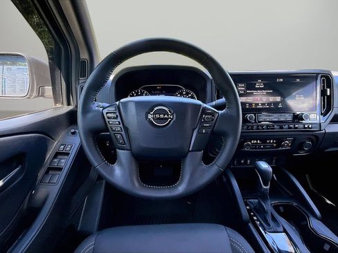 Used 2026 Nissan Frontier SV w/ SV Convenience Package RWD image 11