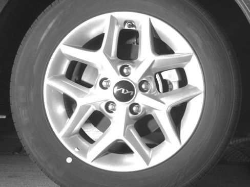 Used 2025 Kia Soul LX w/ LX Technology Package image 13