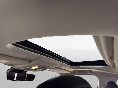 Used 2023 Toyota Highlander XLE image 23