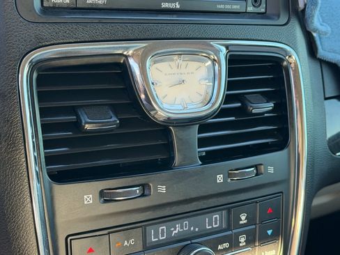 Used 2013 Chrysler Town & Country Touring-L w/ Driver Convenience Group image 24