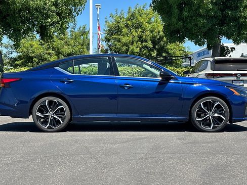Certified 2024 Nissan Altima 2.5 SR FWD image 3