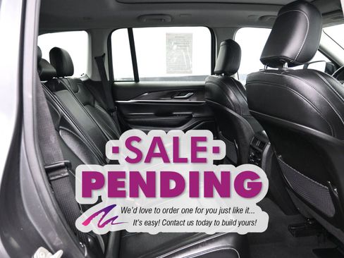 Used 2023 Jeep Grand Cherokee Limited image 11