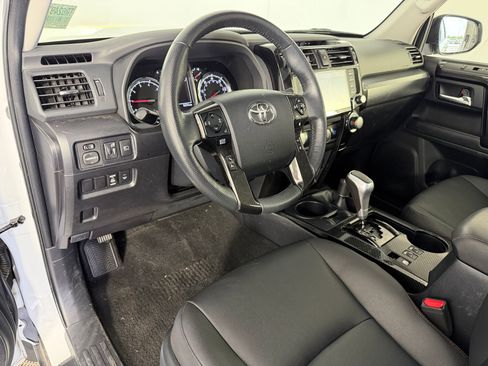 Used 2024 Toyota 4Runner TRD Off-Road Premium w/ Moonroof Package AWD/4WD image 4