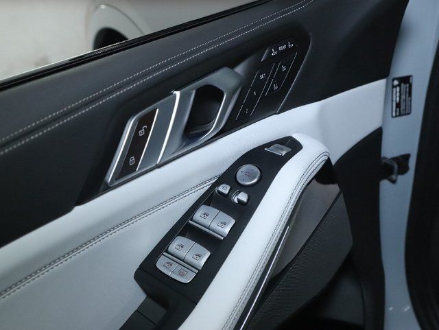 Used 2024 BMW X7 xDrive40i w/ Executive Package AWD/4WD image 21