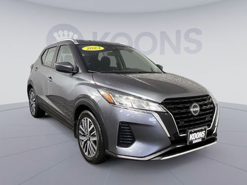 Used 2023 Nissan Kicks SV FWD image 2