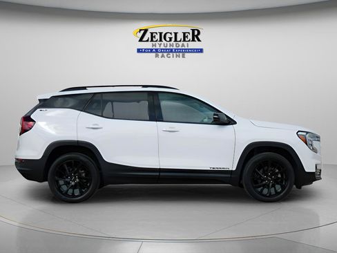 Used 2023 GMC Terrain SLT w/ Tech Package AWD/4WD image 9