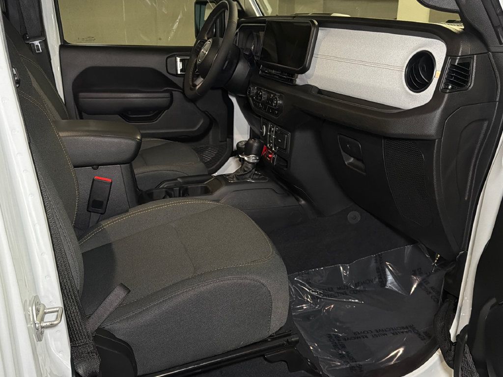Used 2024 Jeep Wrangler Unlimited AWD/4WD image 12