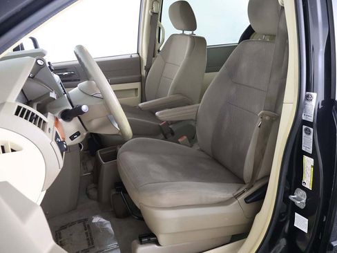 Used 2008 Chrysler Town & Country LX image 22