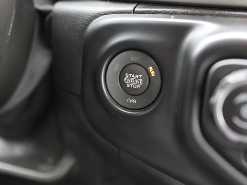 Used 2021 Jeep Wrangler Sport image 31
