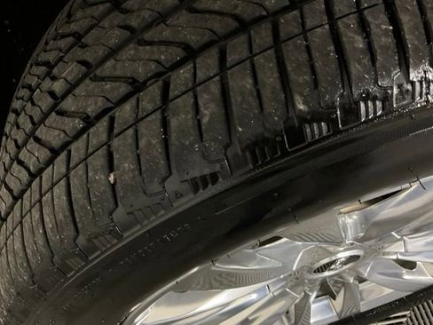 Certified 2024 Cadillac Escalade ESV Premium Luxury image 39