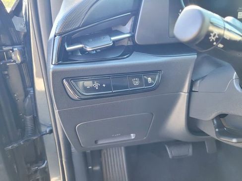 Used 2025 Kia Niro LX image 23