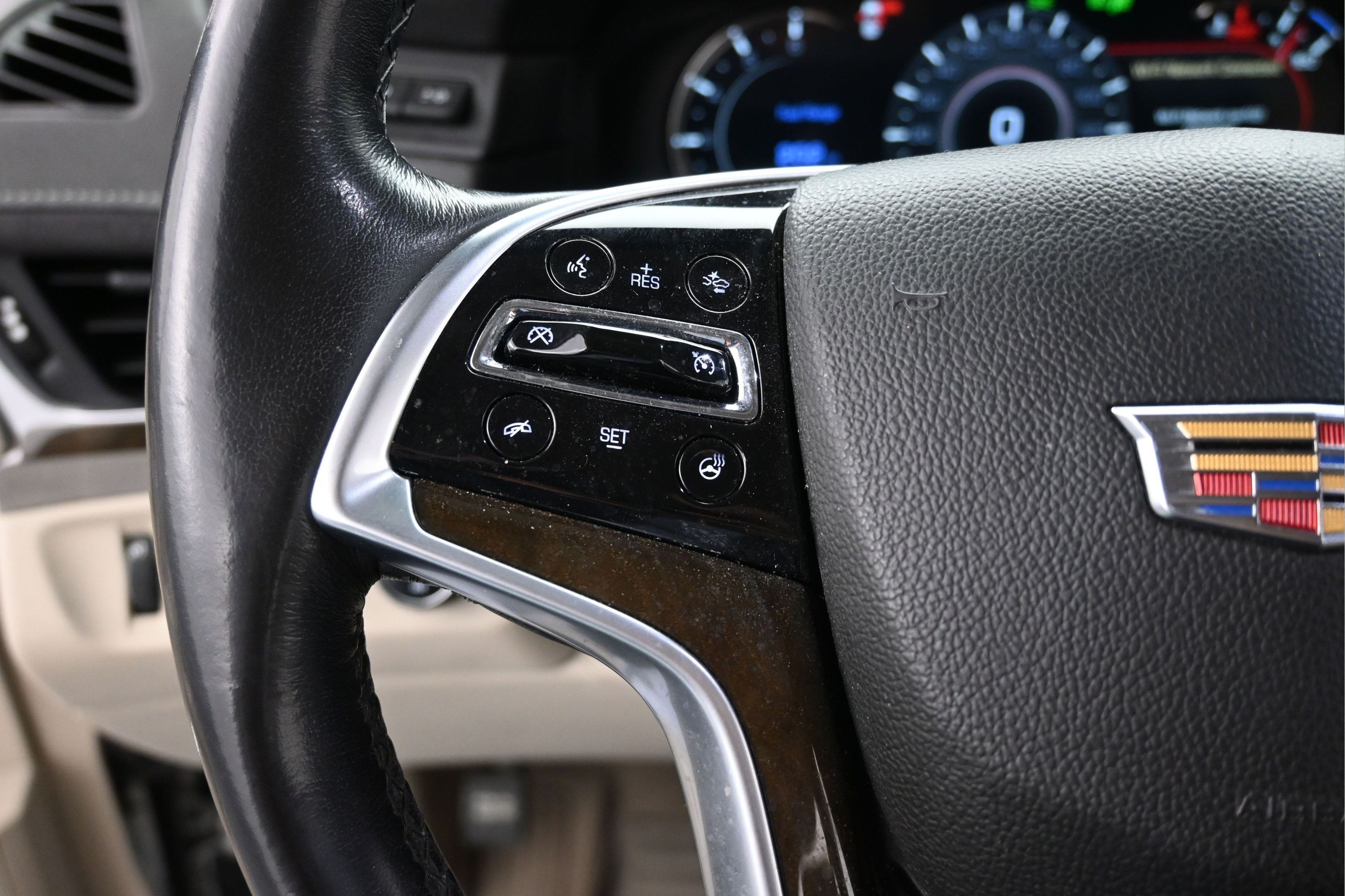 Used 2019 Cadillac Escalade Luxury w/ LPO, Radiant Package AWD/4WD image 14