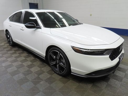 Used 2023 Honda Accord Sport image 3