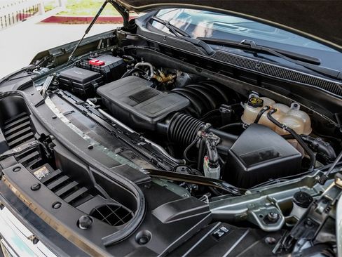 Used 2023 Chevrolet Suburban Premier image 52