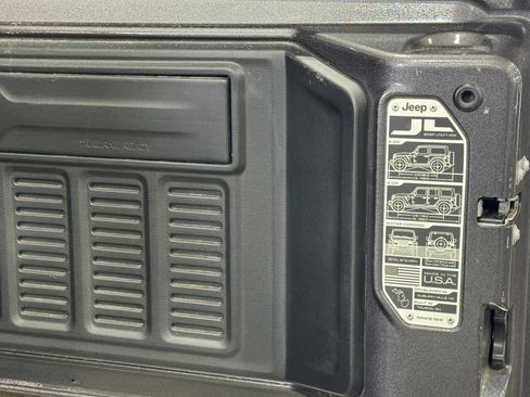 Used 2018 Jeep Wrangler Sport AWD/4WD image 44