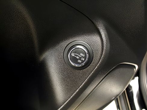 Used 2023 Buick Encore GX Select image 12