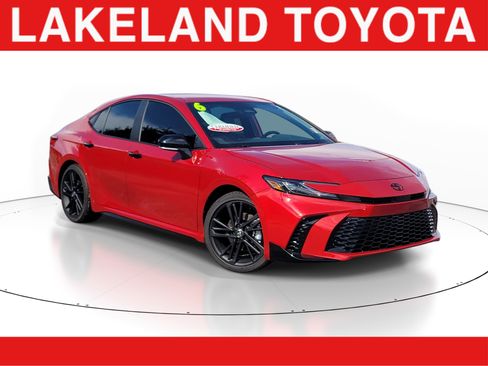 Certified 2026 Toyota Camry Hybrid FWD image 1