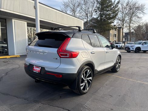 Used 2021 Volvo XC40 T5 R-Design image 10