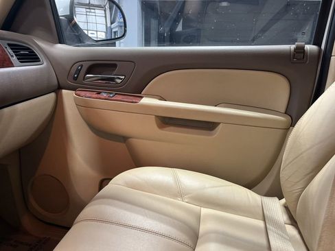 Used 2012 Chevrolet Suburban LT w/ Luxury Package AWD/4WD image 19