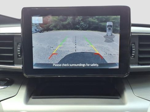 Used 2022 Ford Explorer XLT w/ Equipment Group 202A image 29