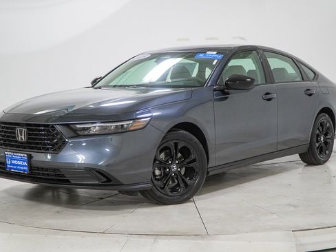 Certified 2025 Honda Accord SE image 1