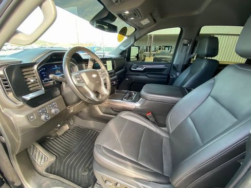 Used 2024 Chevrolet Silverado 2500 LTZ w/ LTZ Convenience Package image 12