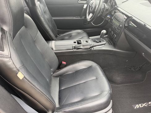 Used 2006 MAZDA MX-5 Miata Grand Touring RWD image 11