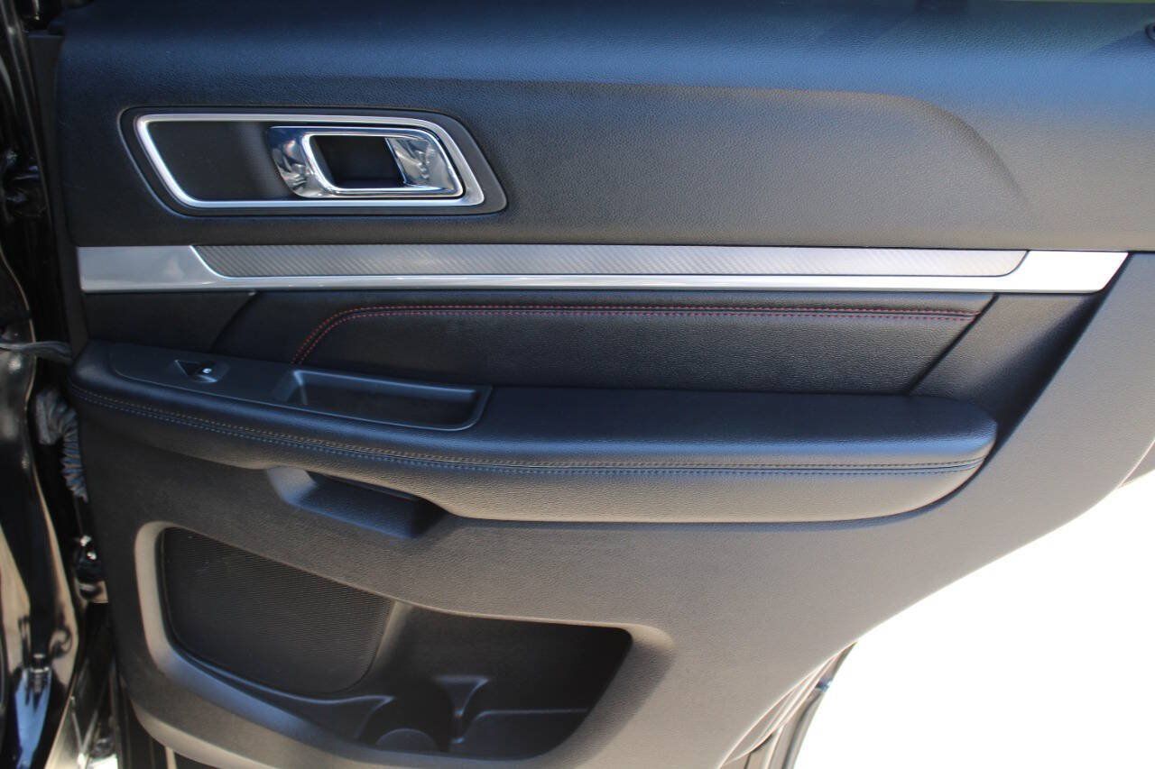 Used 2016 Ford Explorer Sport w/ Equipment Group 401A AWD/4WD image 9