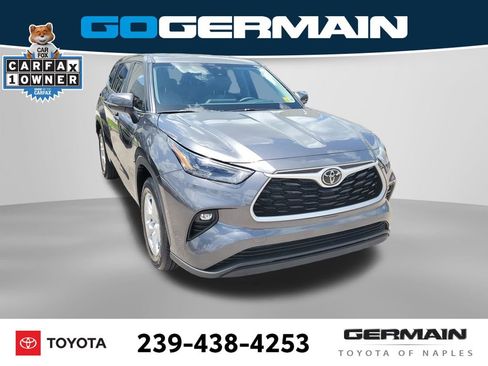 Used 2023 Toyota Highlander LE FWD image 5