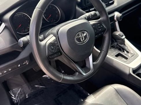 Used 2019 Toyota RAV4 XLE Premium w/ Cold Weather Package FWD image 7