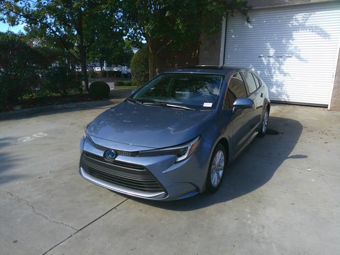Used 2025 Toyota Corolla XLE image 5