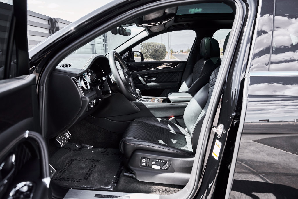 Used 2017 Bentley Bentayga AWD/4WD image 26