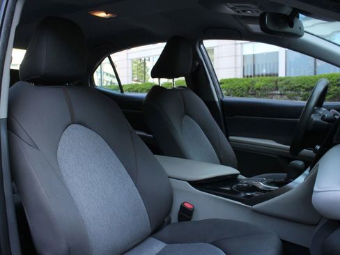 Used 2019 Toyota Camry LE FWD image 27