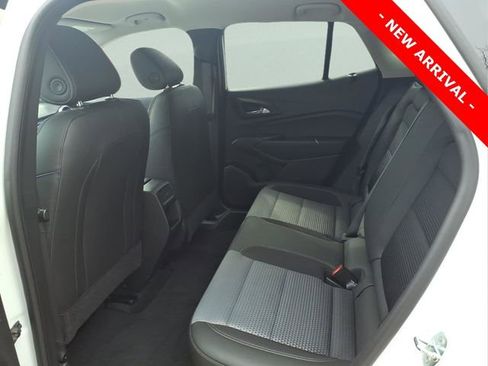 Used 2024 Chevrolet Trax LT w/ LT Convenience Package image 8